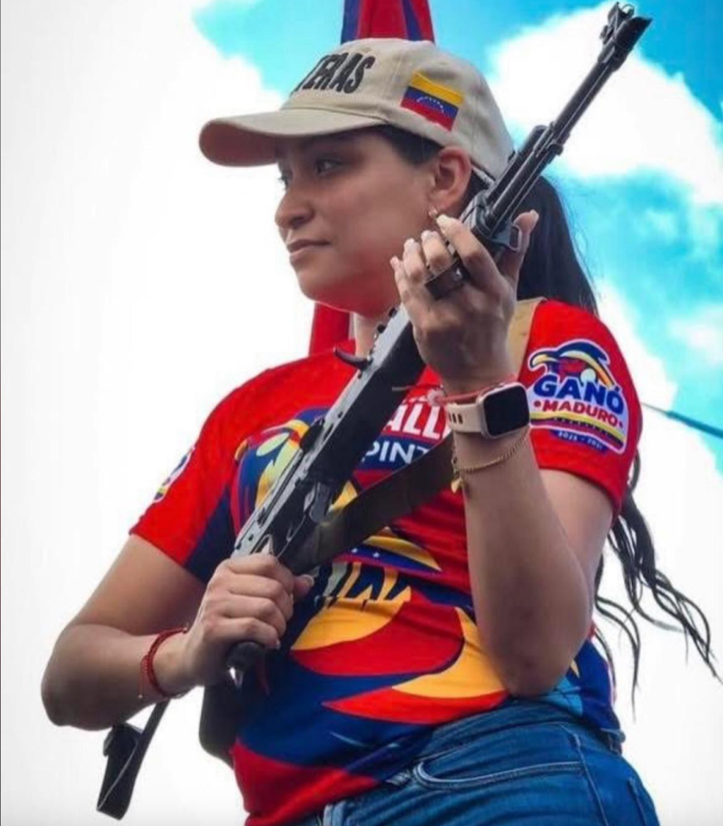 Venezuelan woman armed with an assault rifle